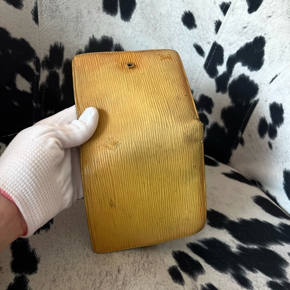 Louis Vuitton Yellow EPI Leather Purple Wallet MI0967 - Picture 11 of 16